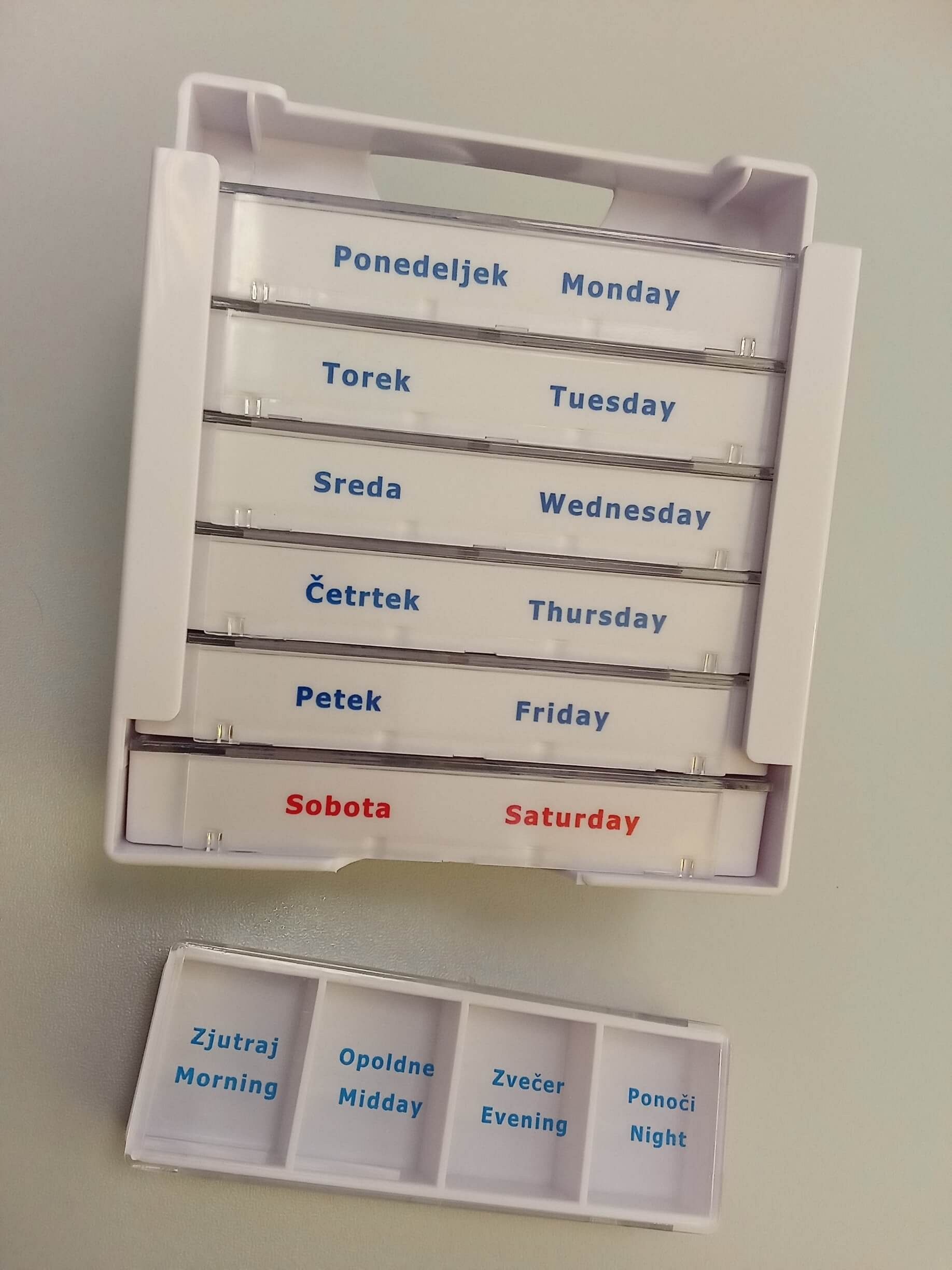 Tedenska škatlica za zdravila - 4 x na dan